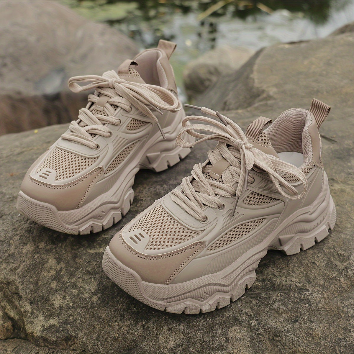 GR | Platform sneakers with a modern look
