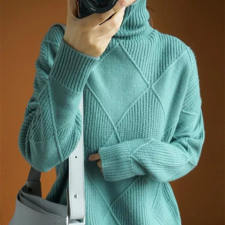 Comfortable, loose-fitting turtleneck sweater 