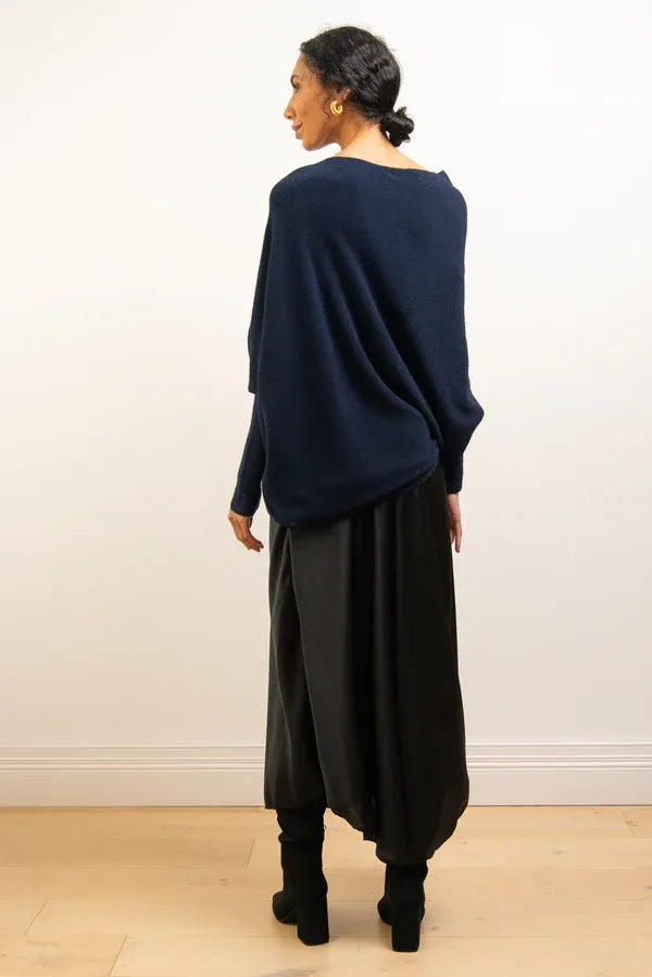 GR | Asymmetrischer Damenpullover mit eleganter Drapierung