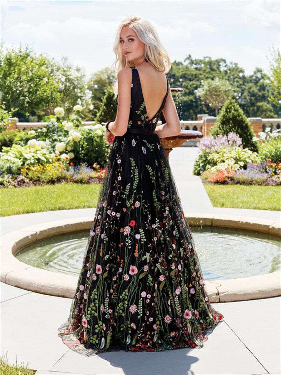 GR | Fabulous Sleeveless Embroidered Dress 