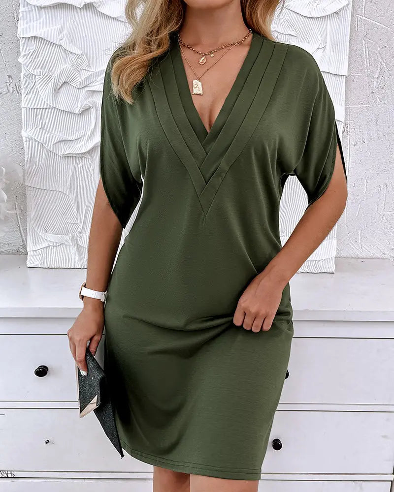 GR - Casually chic V-neck mini dress in olive green | Versatile V-neck mini dress for every occasion