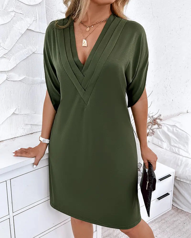 GR - Casually chic V-neck mini dress in olive green | Versatile V-neck mini dress for every occasion
