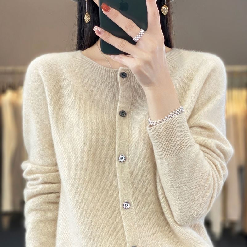 GR | Merino wool cardigan with round neck and long sleeves