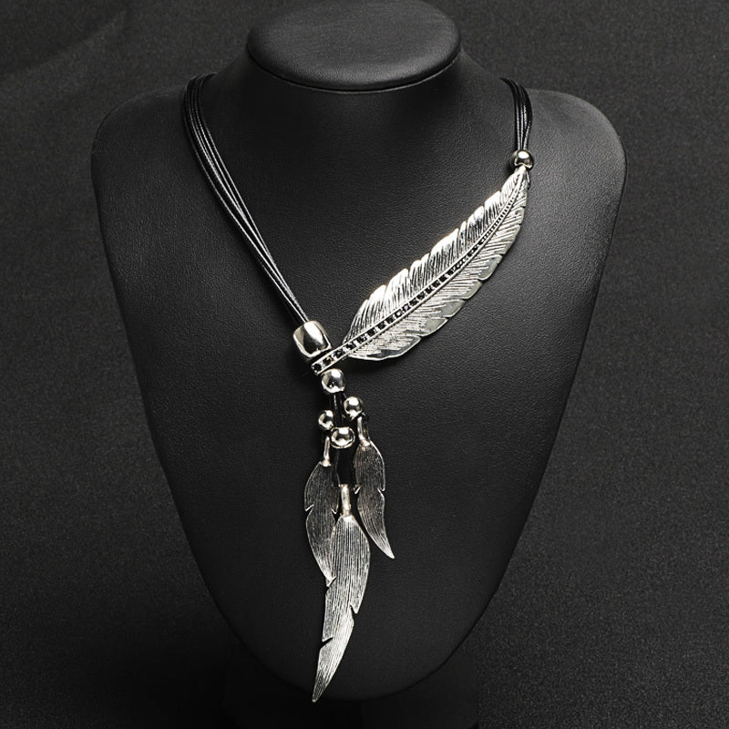 GR | Golden Feather Necklace in Boho Style