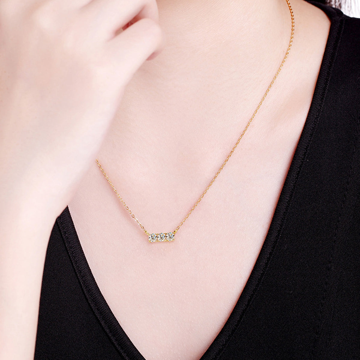 GR | 925 Sterling Silver Inlaid Moissanite Bar Necklace