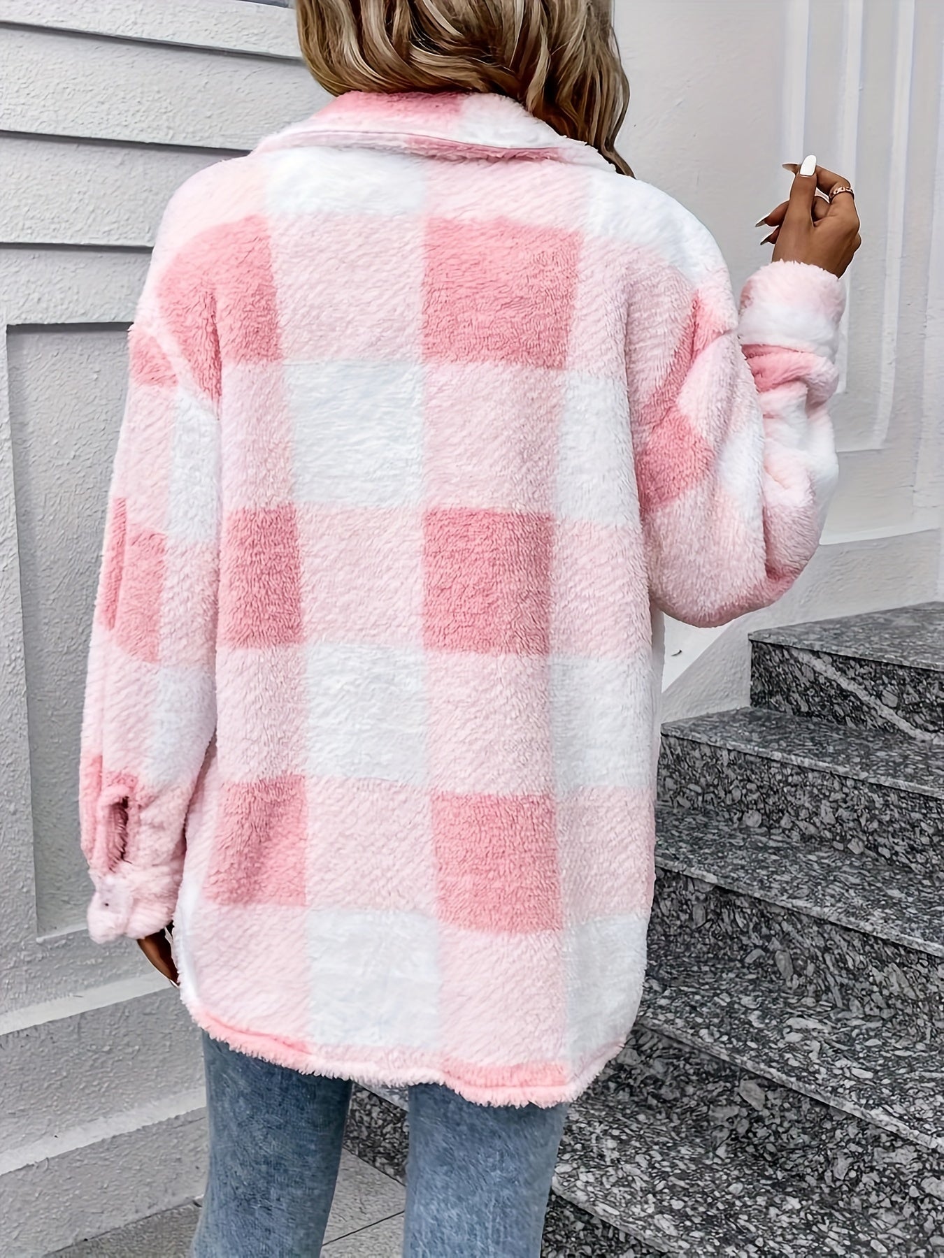 GR | Warm women's jacket with check pattern