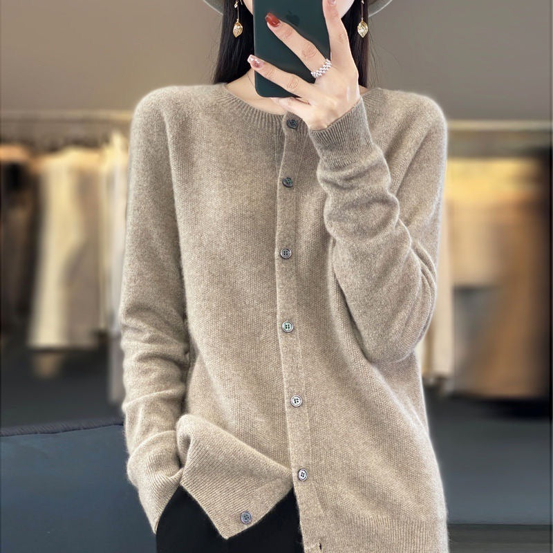 GR | Merino wool cardigan with round neck and long sleeves
