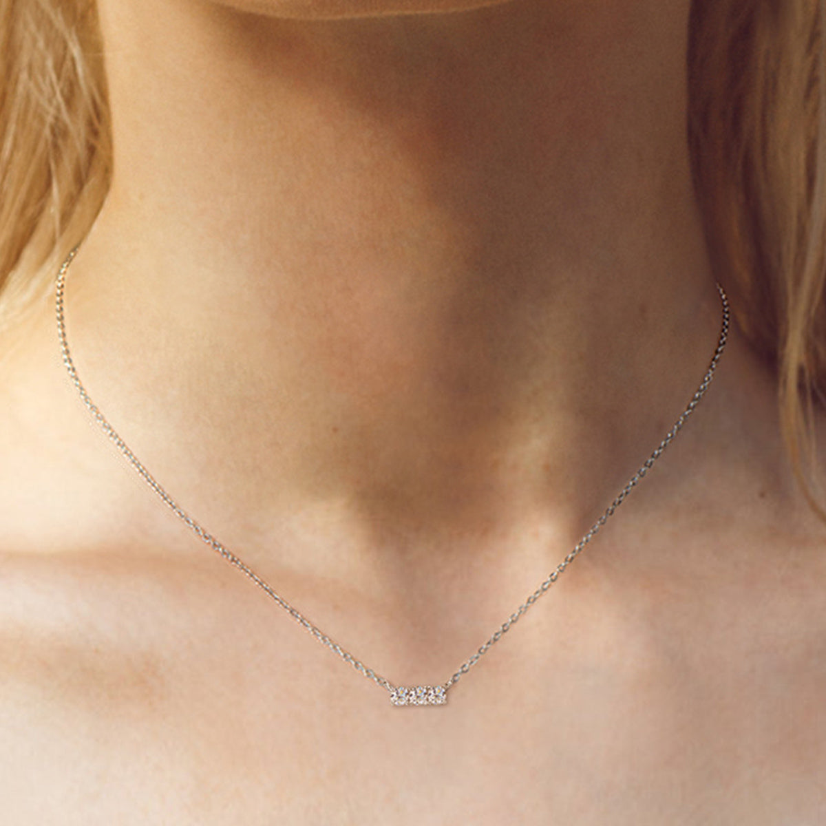 GR | 925 Sterling Silver Inlaid Moissanite Bar Necklace