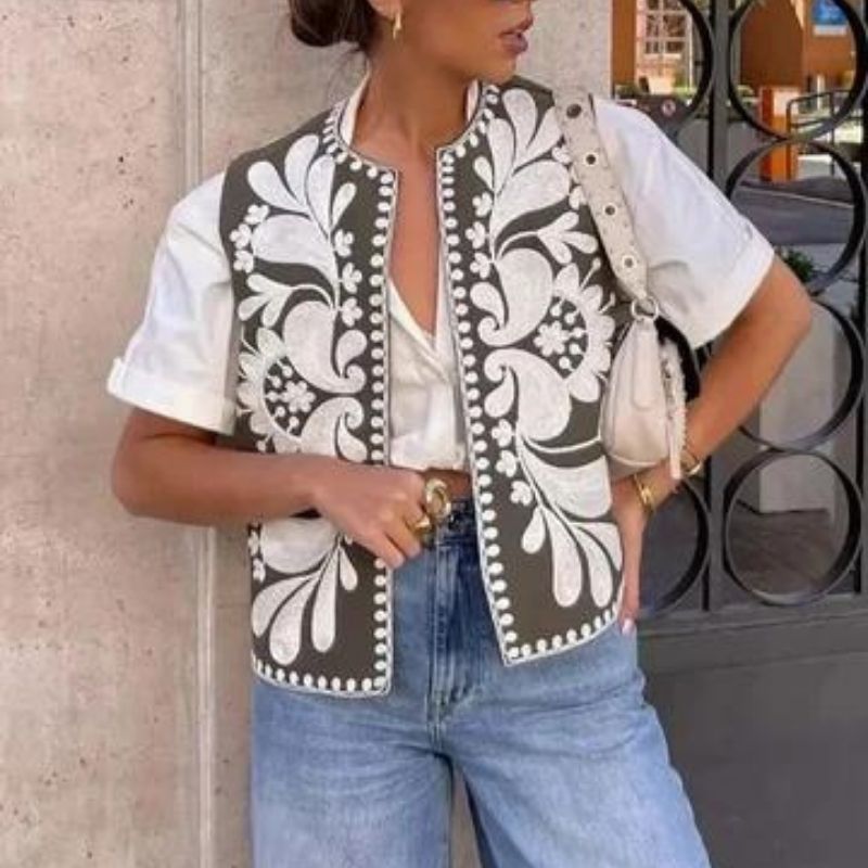 GR | Sleeveless vest with floral embroidery