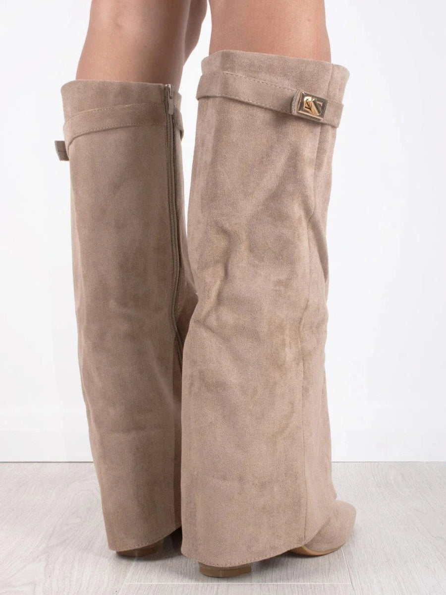 GR | Elegant women's boots made of high-quality suede with golden accents