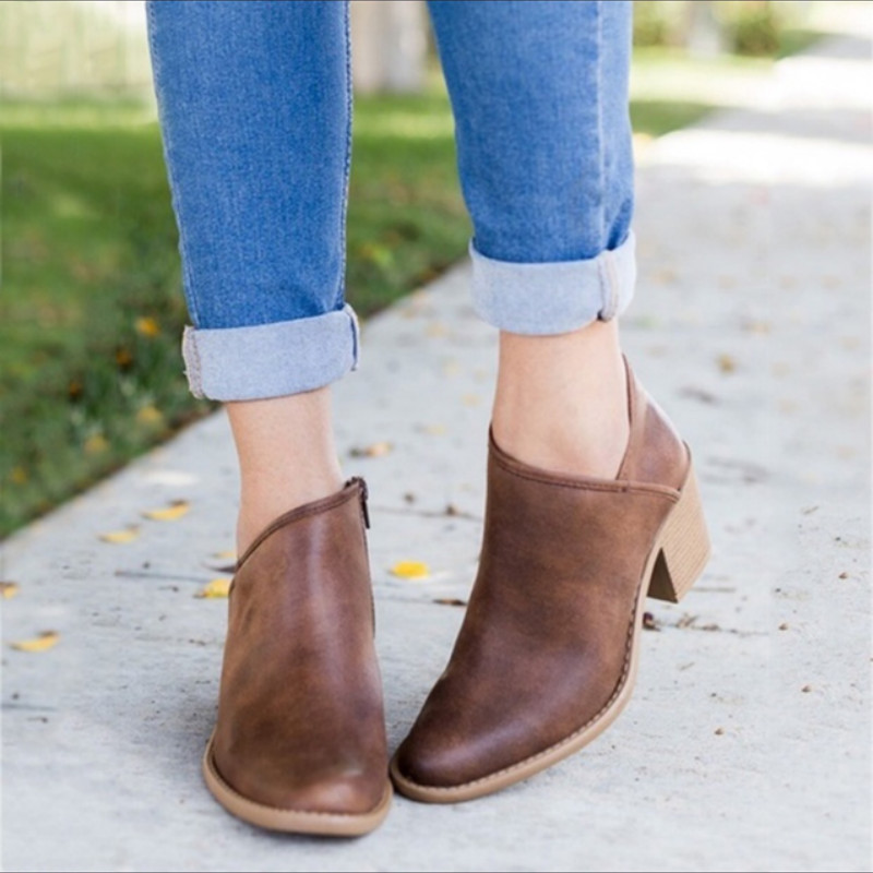 GR | High-heeled ankle boots with side zipper
