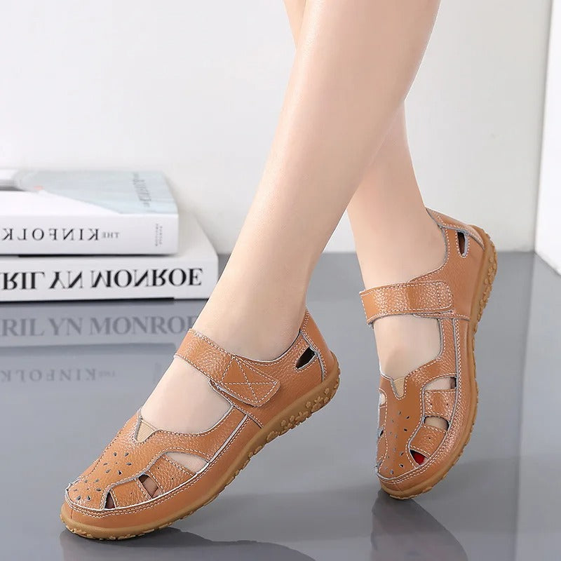 GR | Modern and comfortable closed-toe sandals