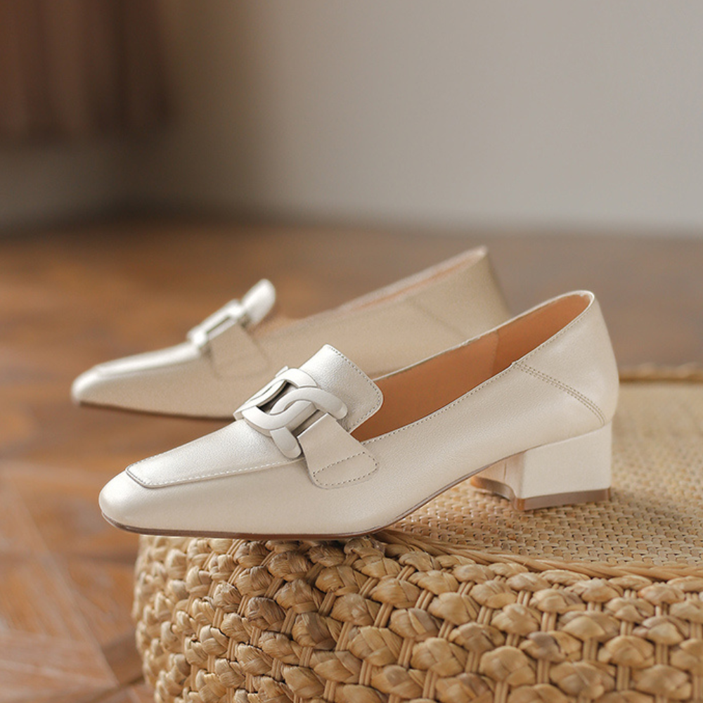 GR | Comfortable shoes with a medium heel and arch support
