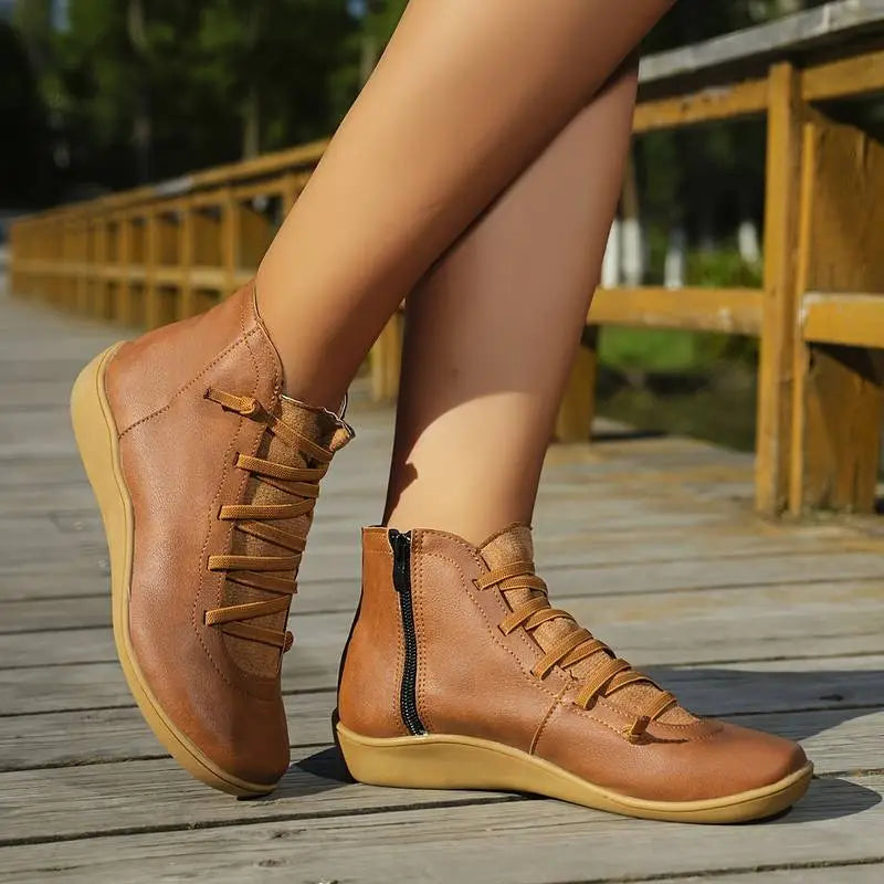 GR | Women's ankle boots – comfortable lace-up closure
