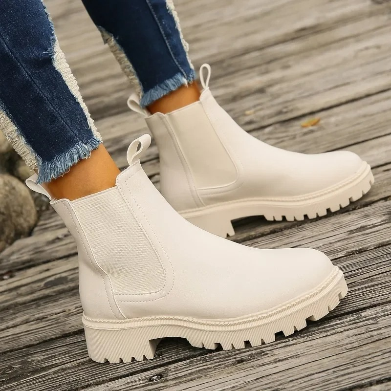 GR | Women's leather Chelsea boots with pull tabs