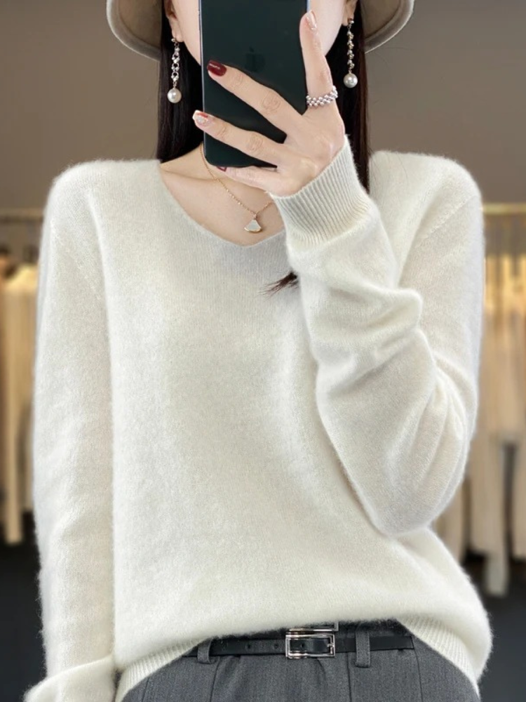 GR | Women's Cashmere Pullover, Elegant V-neck, Soft & Comfortable