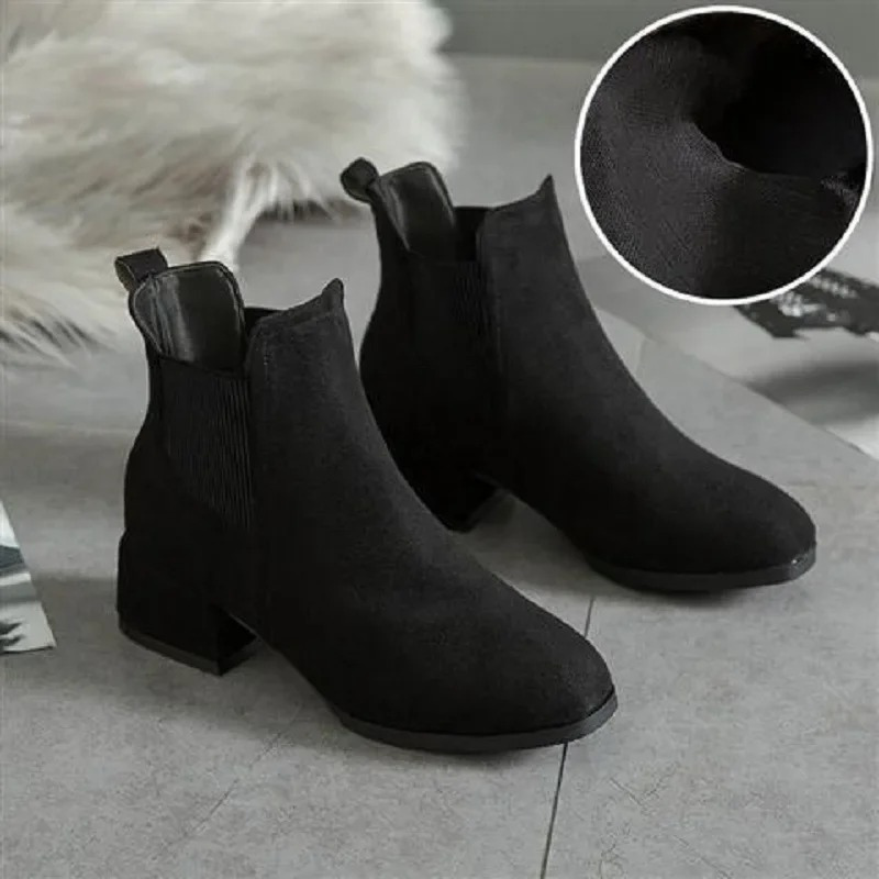 GR | Elegant entry-level ankle boots with block heel, women's ankle boots