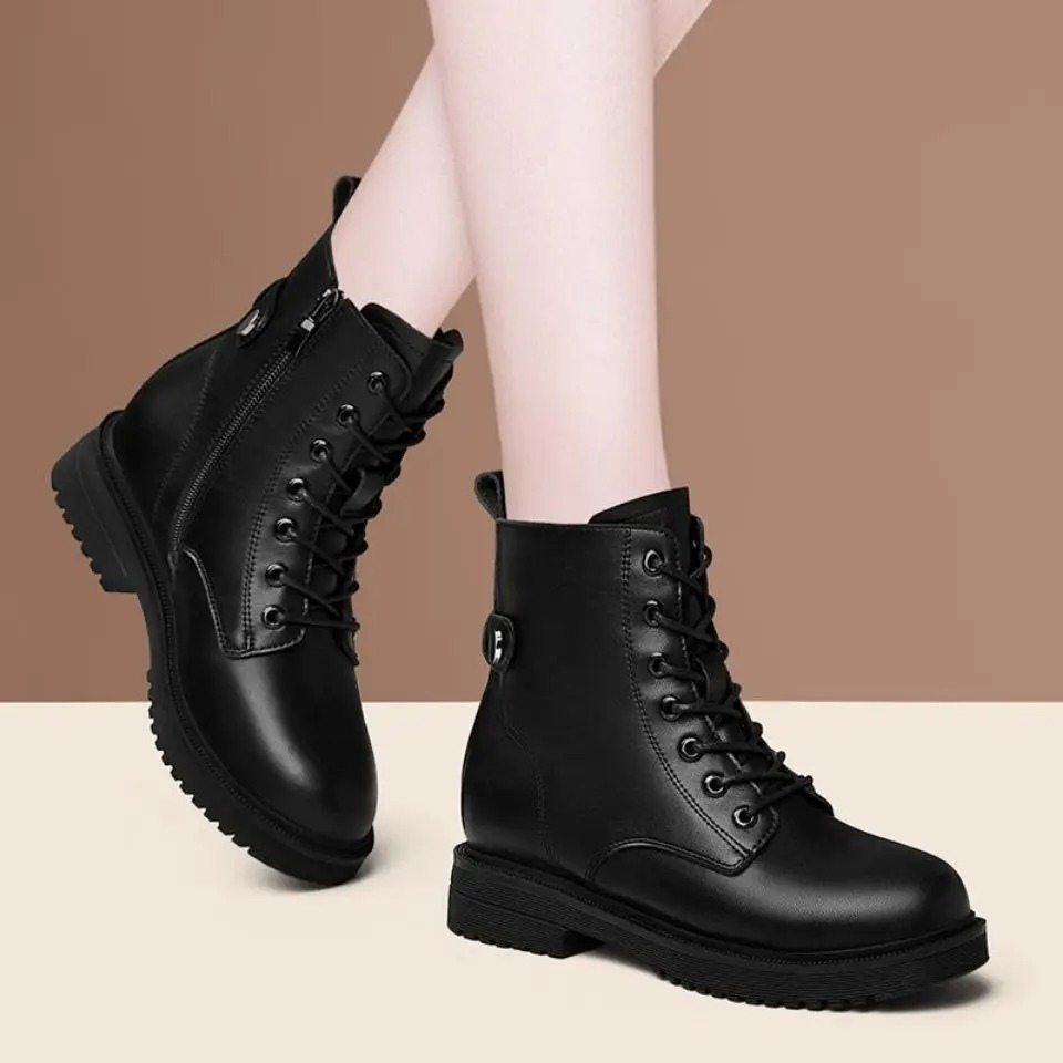 GR | Women's boots with laces and side zipper. Sustainable and slip-resistant.