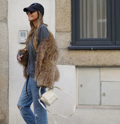 Fashionable women's jacket made of plush imitation fur