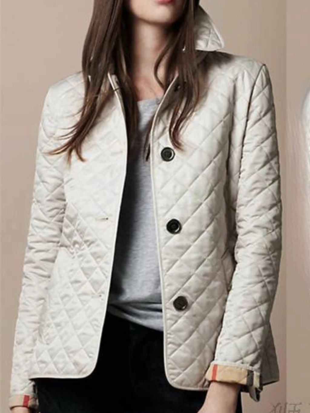 GR | Short quilted women's jacket with buttons and collar, elegant