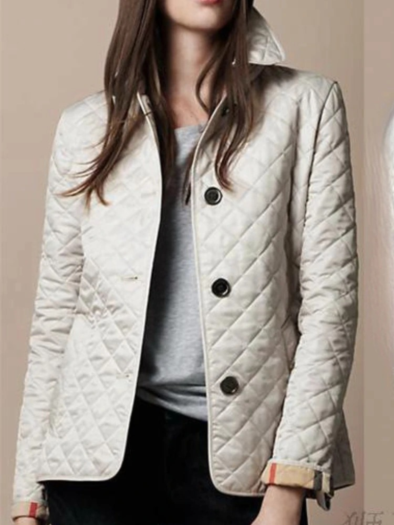 GR | Short quilted women's jacket with buttons and collar, elegant