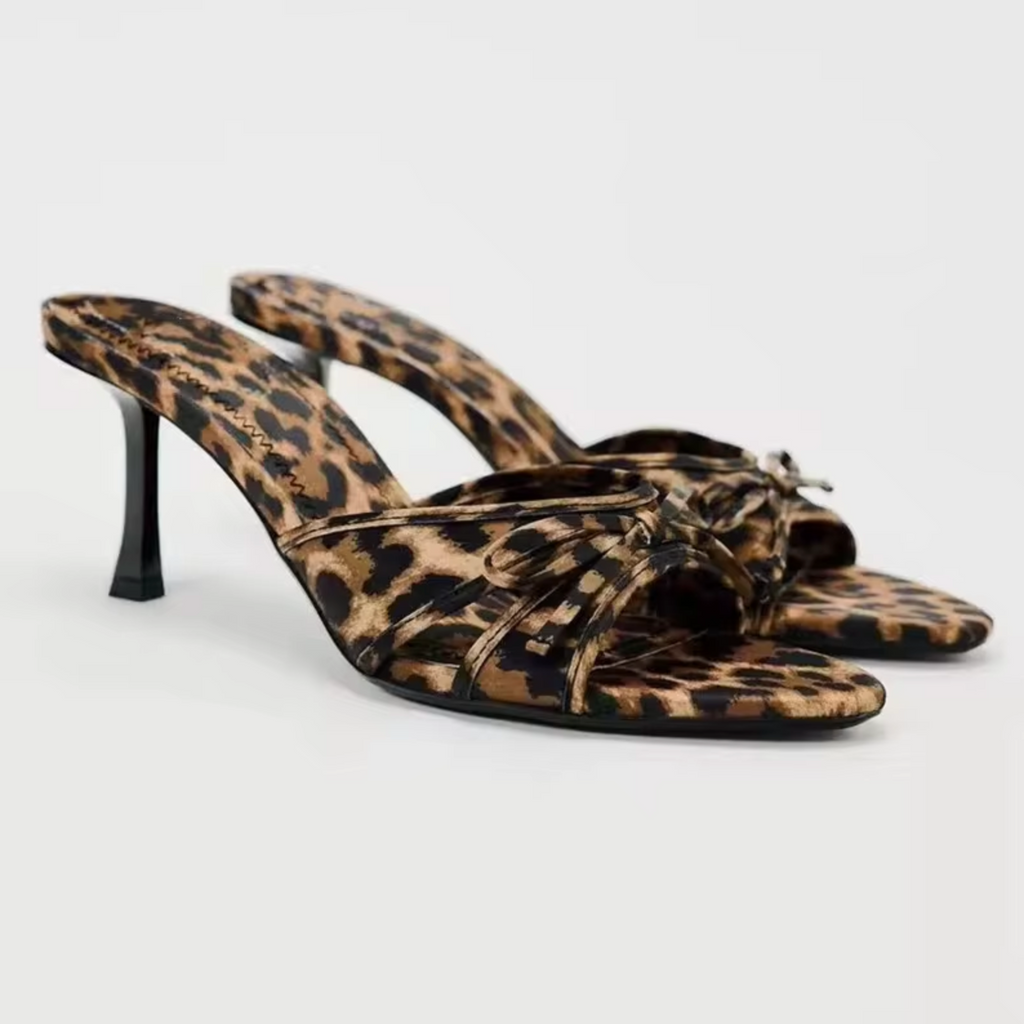 GR | High-heeled slippers with leopard print