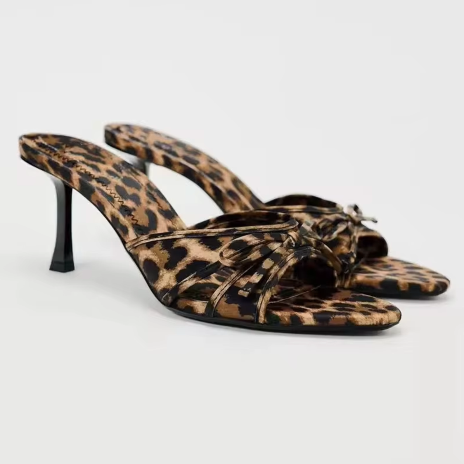 GR | High-heeled slippers with leopard print