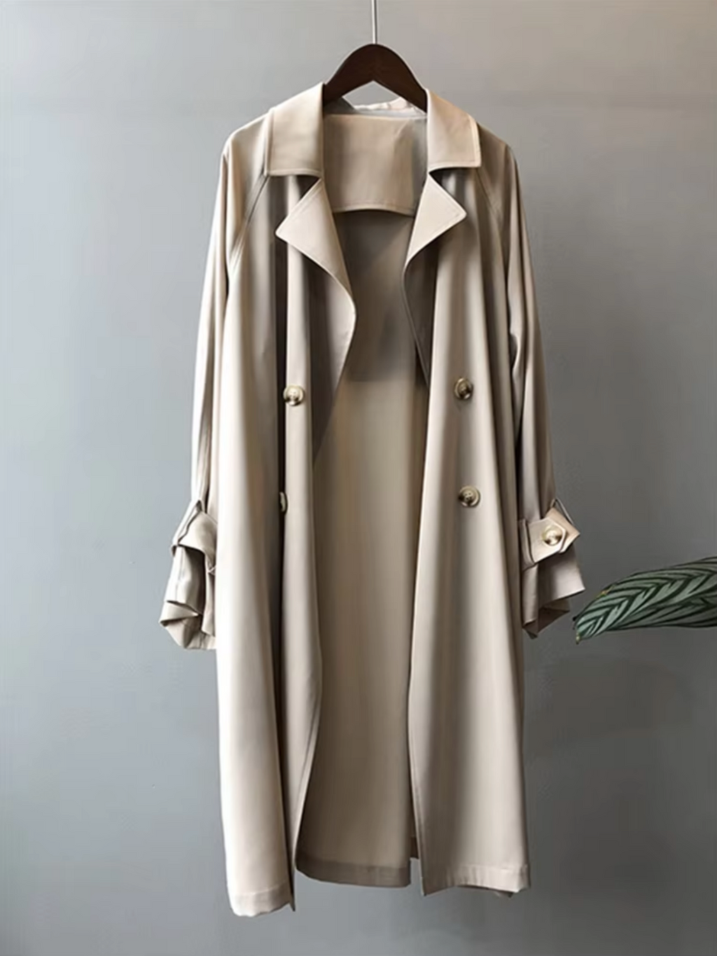 GR | Long trench coat with lapel collar, buttons and long sleeves