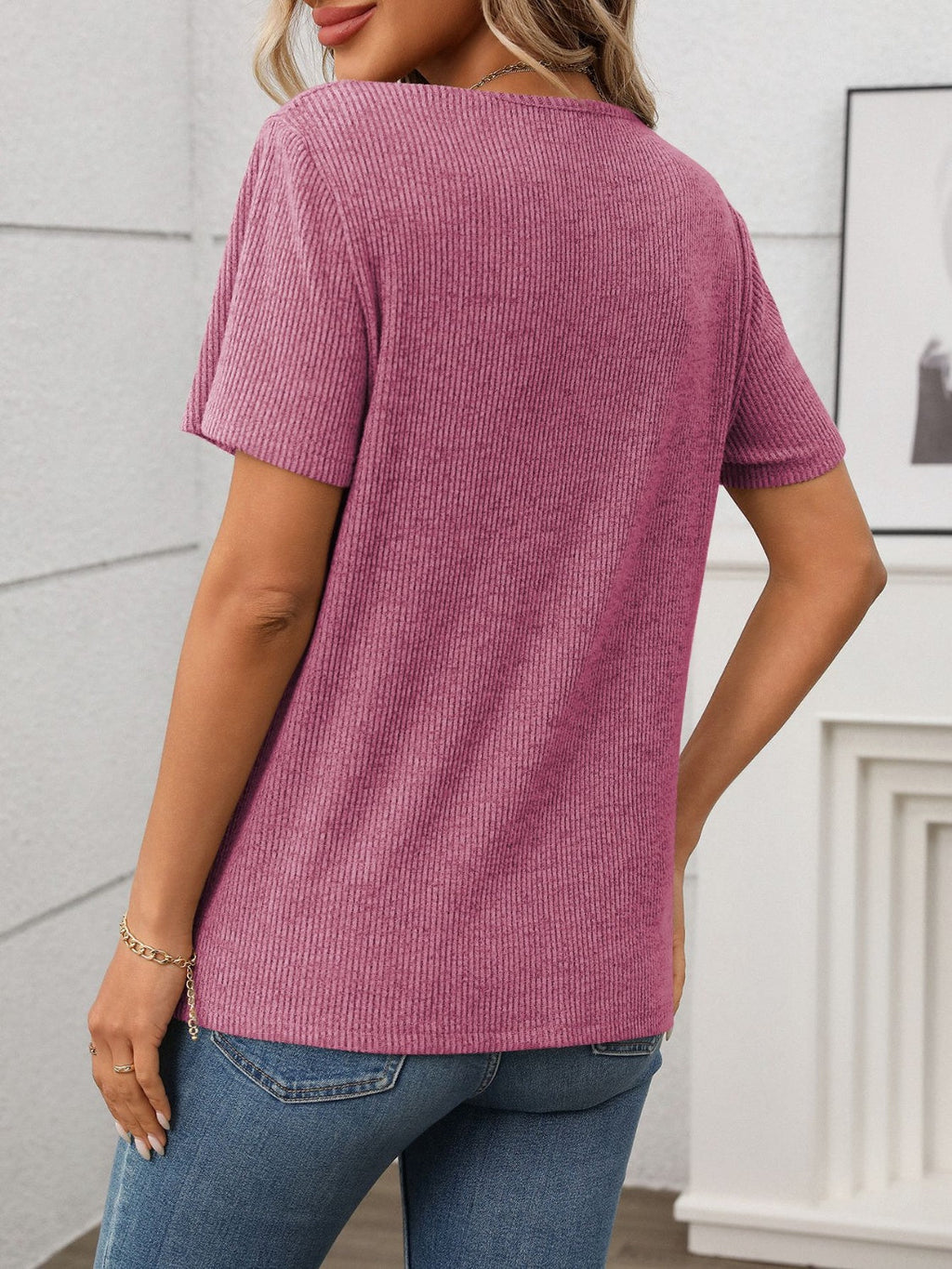 GR | Ribbed V-neck short-sleeved T-shirt