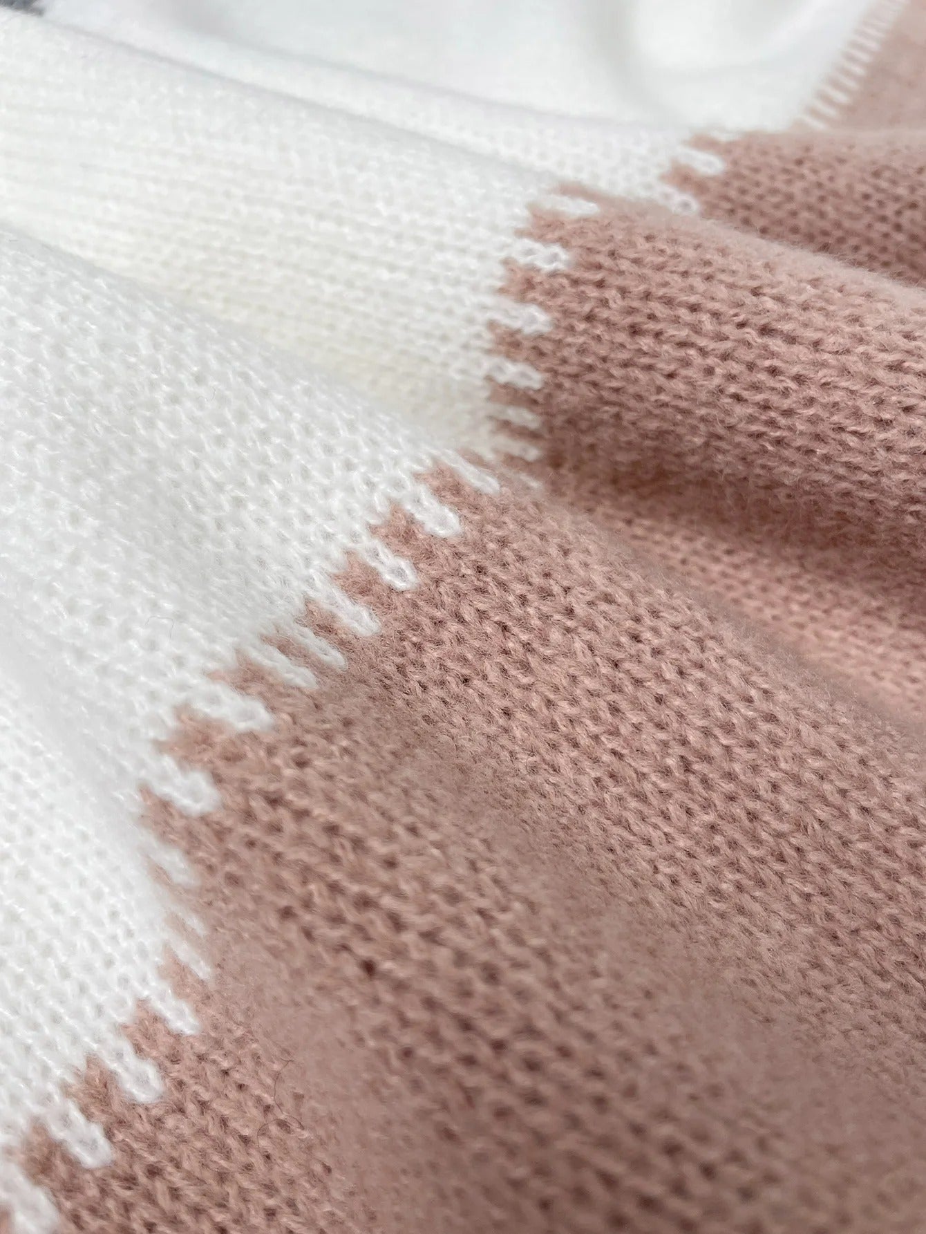 GR | Gemütlicher Moderner Pullover