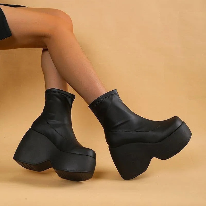 GR | Chelsea boot with elastic wedge heel made of leather