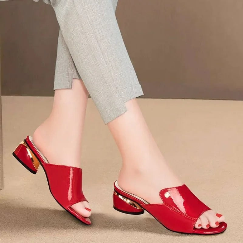 GR | Elegant mules with a glossy finish