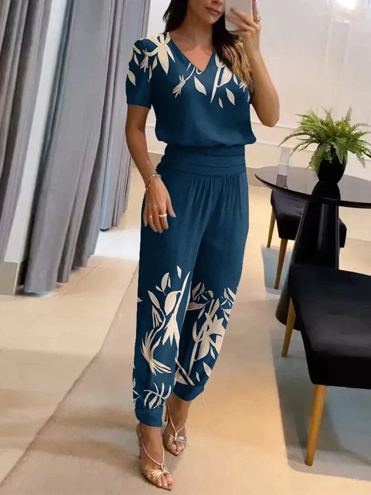 GR | Two-piece set: V-neck, short-sleeved top & elasticated waist trousers, relaxed fit
