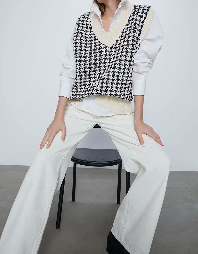 KNITTED SWEATER VEST
