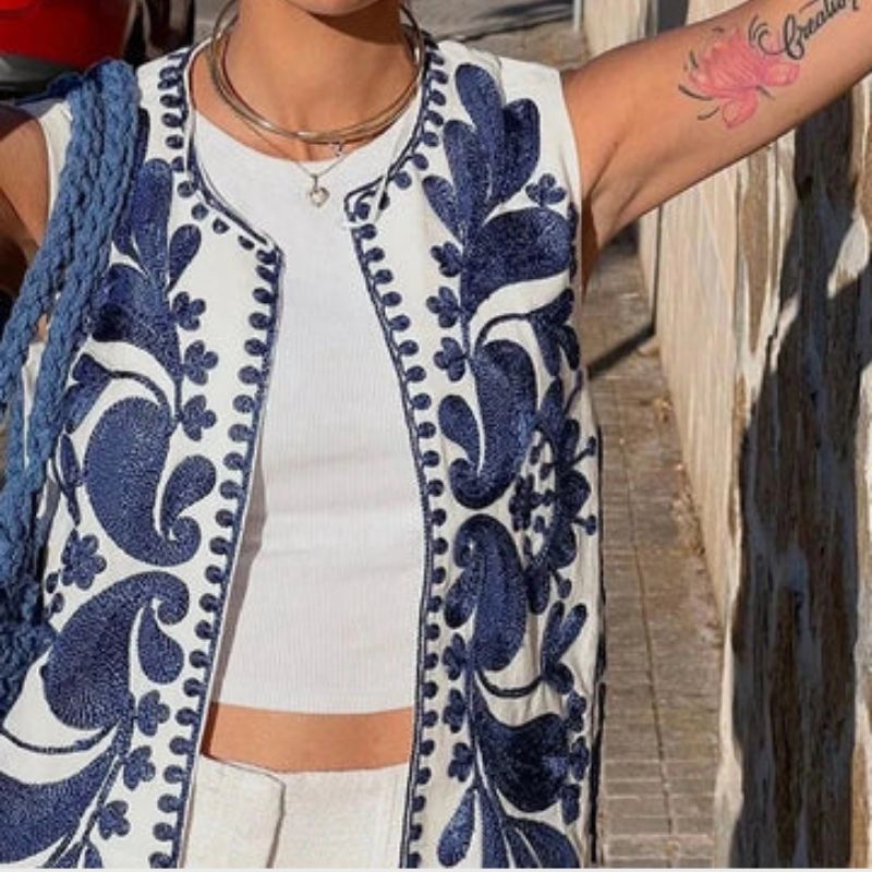 GR | Sleeveless vest with floral embroidery
