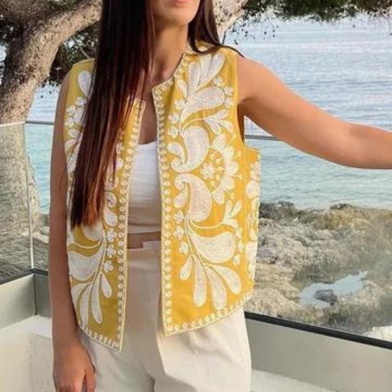 GR | Sleeveless vest with floral embroidery