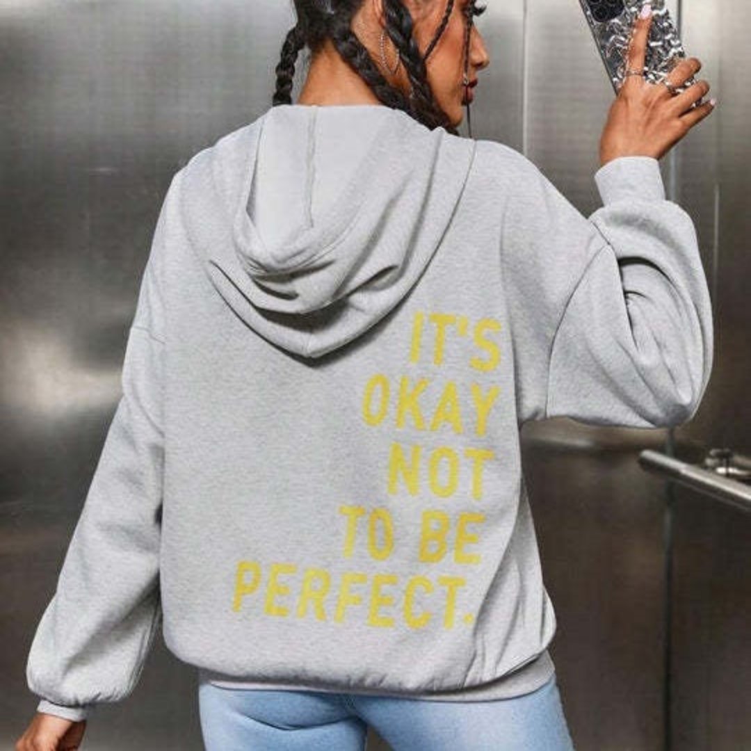 GR | Women's long-sleeved hoodie - Cozy & stylish