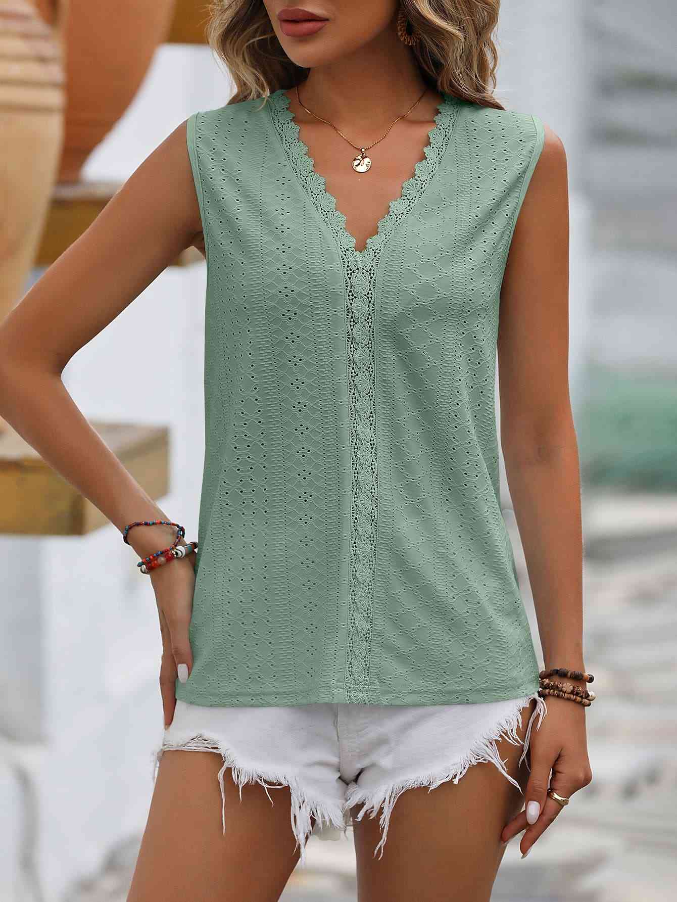 GR | Split Lace V-Neck Sleeveless Shirt