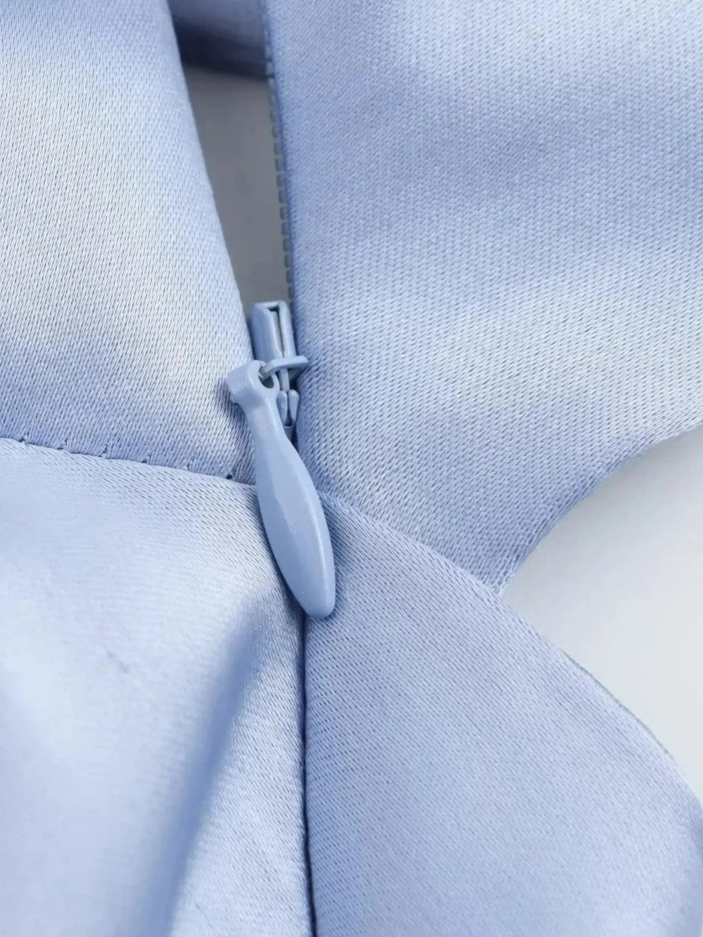 GR | Elegant satin dress with cross detail