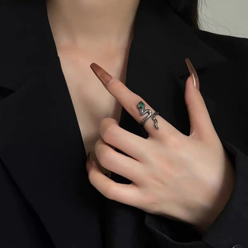 GR | Adjustable snake ring made of cubic zirconia
