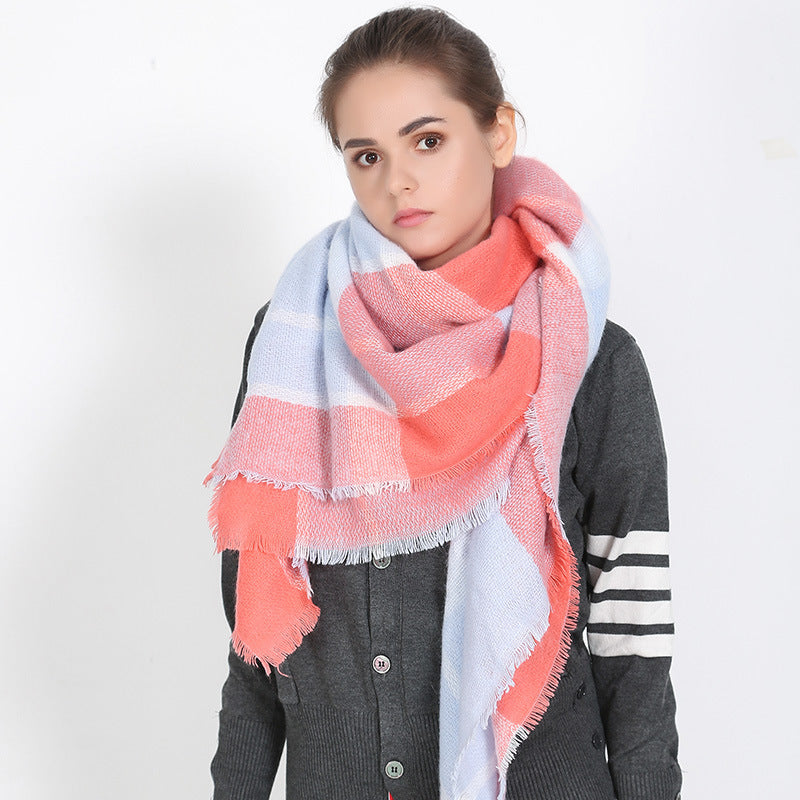 Women's checked scarf made of high-quality material with fringed edges, size