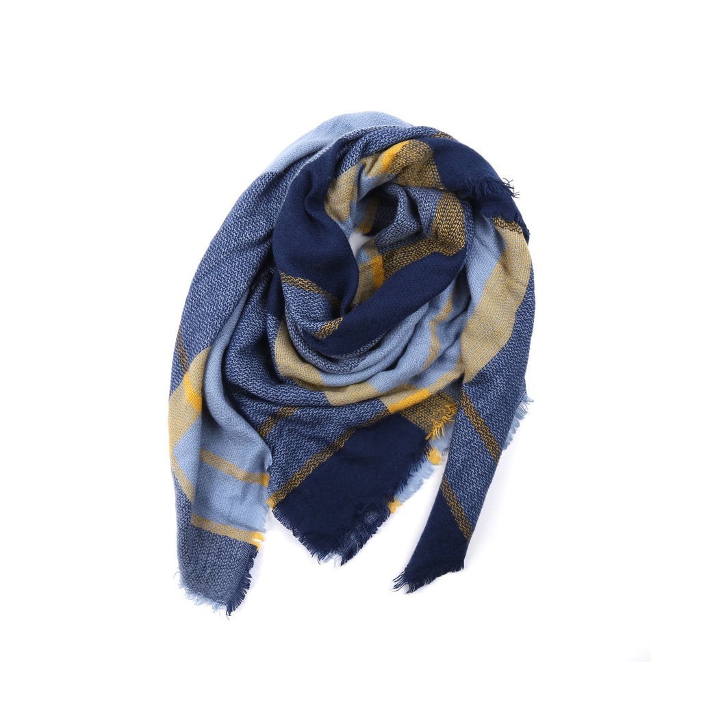Women's checked scarf made of high-quality material with fringed edges, size
