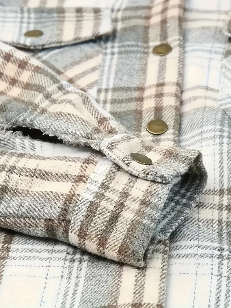 Warm jacket with hood and zipper