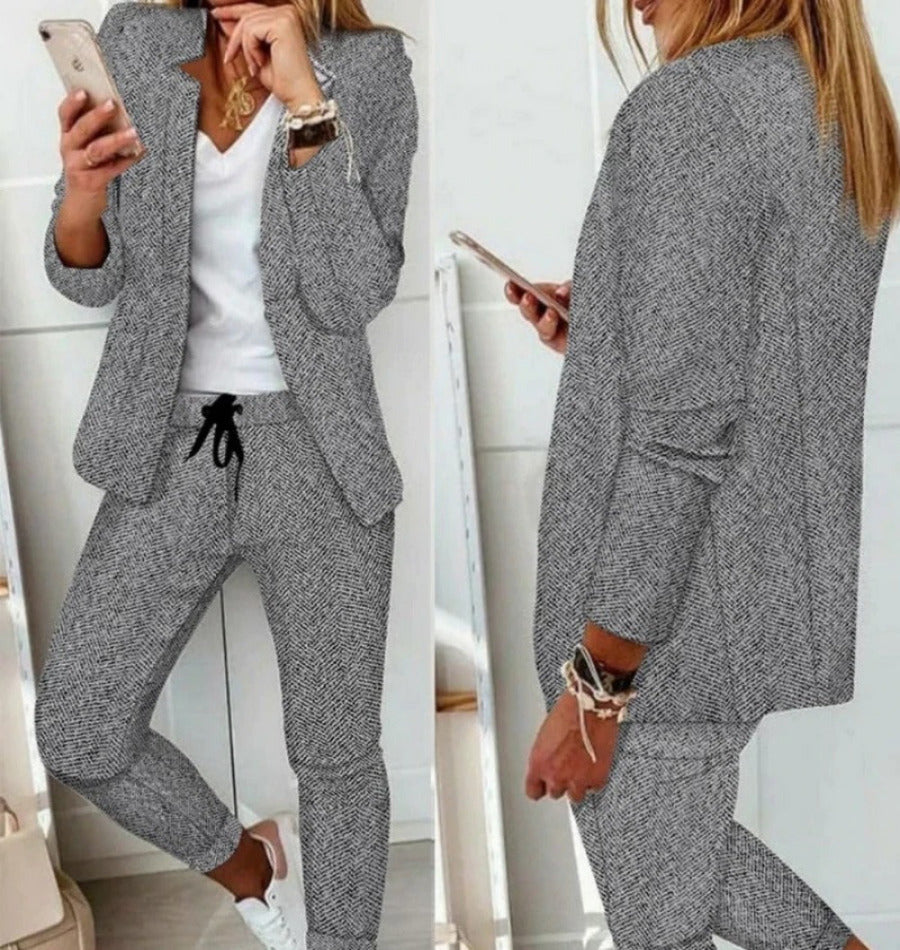 GR Suit Set: Modern two-piece suit with wide-leg trousers and a tailored blazer jacket