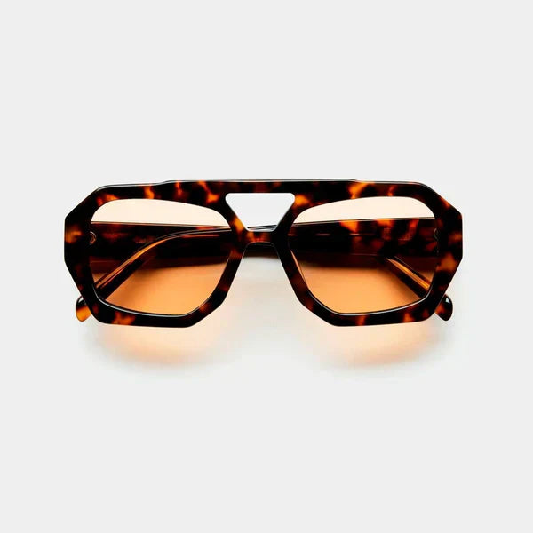 GR | Elegant sunglasses for a unique style