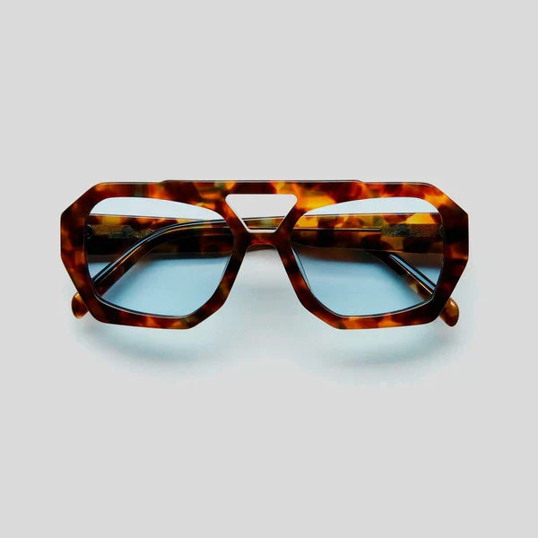 GR | Elegant sunglasses for a unique style