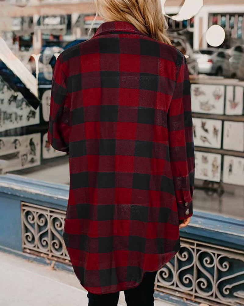 Checkered, mid-length coat with long sleeves