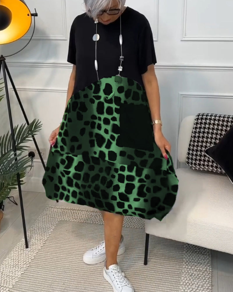 GR | Short-sleeved, printed dress with a round neckline