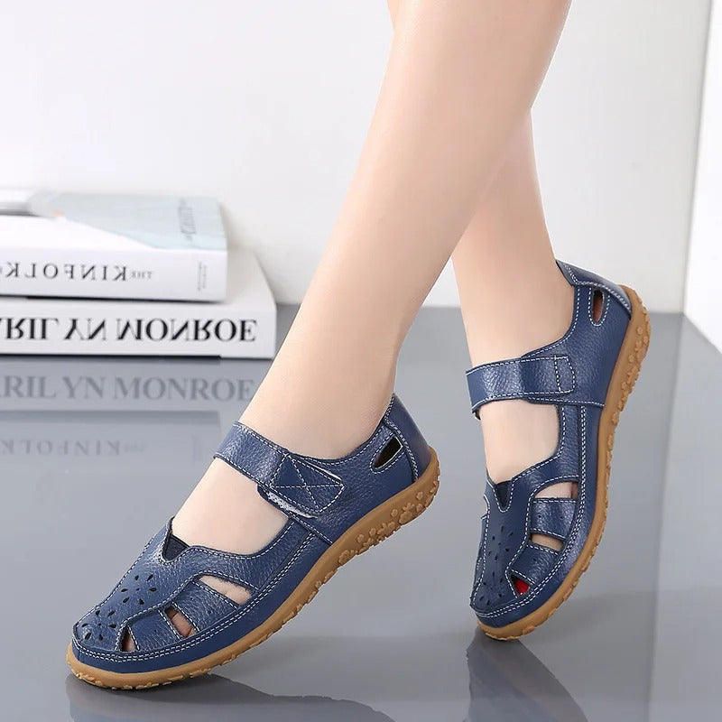 GR | Modern and comfortable closed-toe sandals