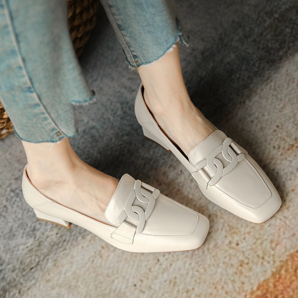 GR | Comfortable shoes with a medium heel and arch support